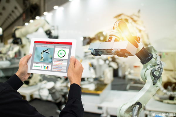 早报|OpenAI与甲骨文新建数据中心；2年内AI手机全球累计出货量超5亿台