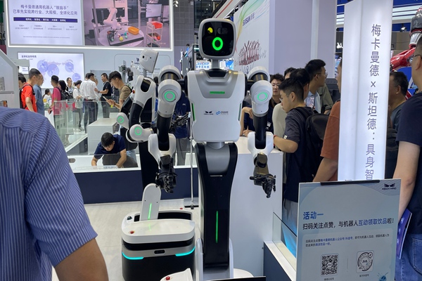 中國人形機器人全球“打工” 馳騁世界舞臺