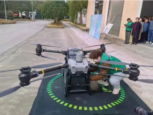 浦東低空交通運(yùn)輸體系建設(shè)獲新進(jìn)展！張江完成國(guó)內(nèi)首次生物醫(yī)藥領(lǐng)域無(wú)人機(jī)干冰配送測(cè)試