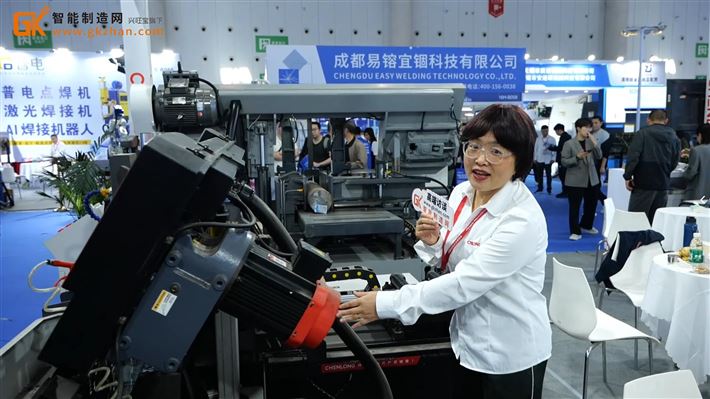 晨龙控股携金属带锯床G430、高速圆锯机X-70等产品重磅亮相成都工博会